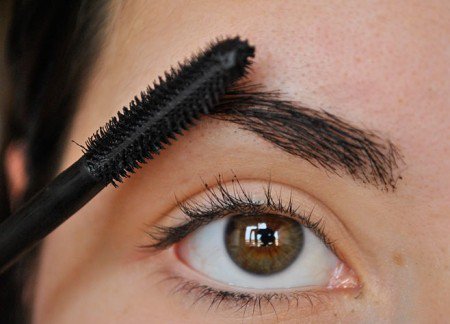 astuces-beaute-a-adopter-au-quotidien-sourcils-dessines