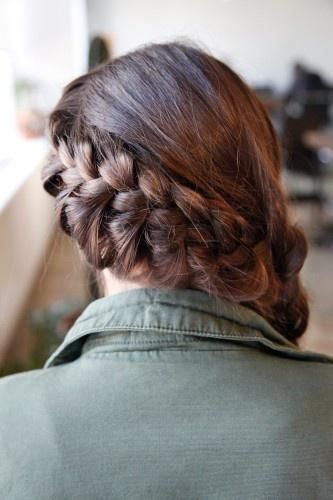 How to pull off the DIY Katniss braid: 