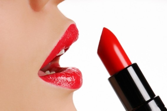 bouche-maquillage-rouge-a-levre