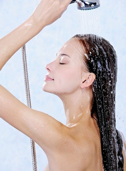Les 7 étapes pour se laver les cheveux correctement 6