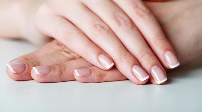 14 idées d'ongles Baby Boomer pour s'inspirer 12
