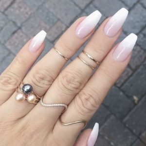 14 idées d'ongles Baby Boomer pour s'inspirer 13