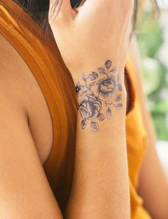 48 top idées de beaux tatouages avec des roses 15