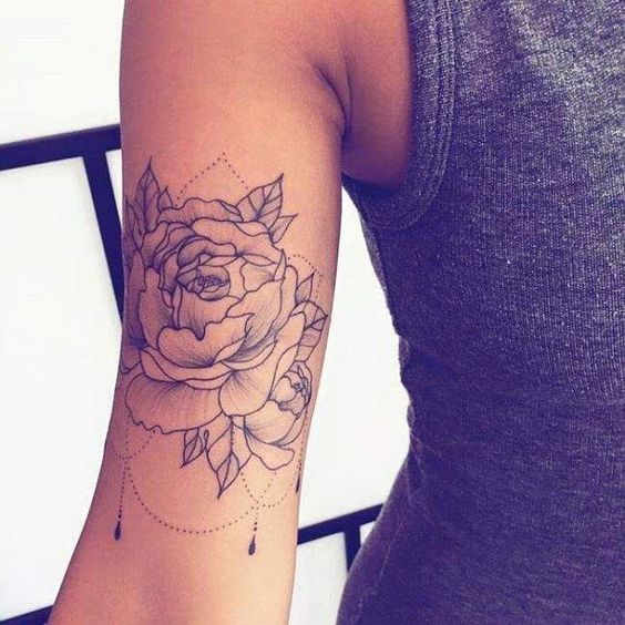 48 top idées de beaux tatouages avec des roses 16