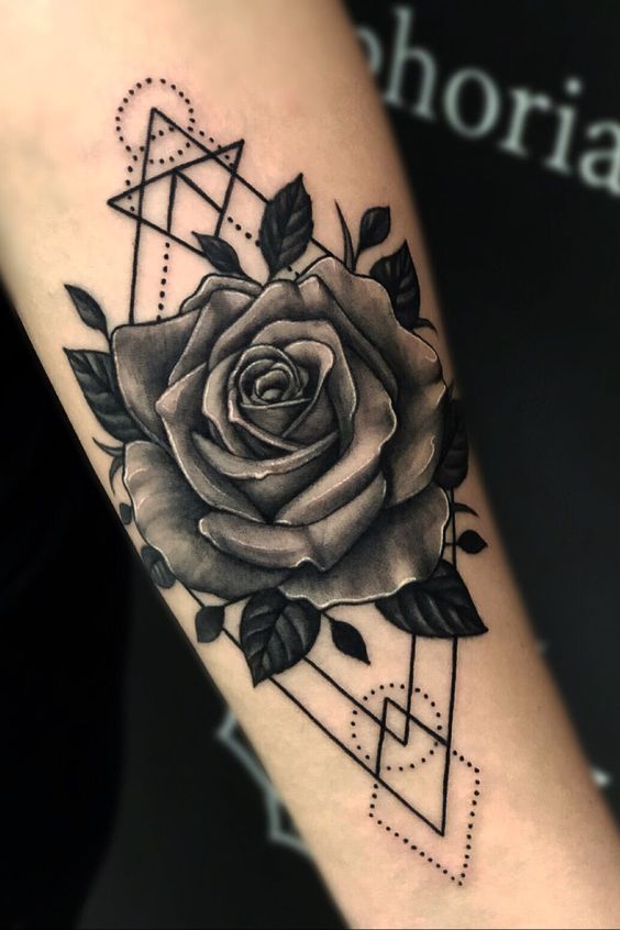 48 top idées de beaux tatouages avec des roses 28