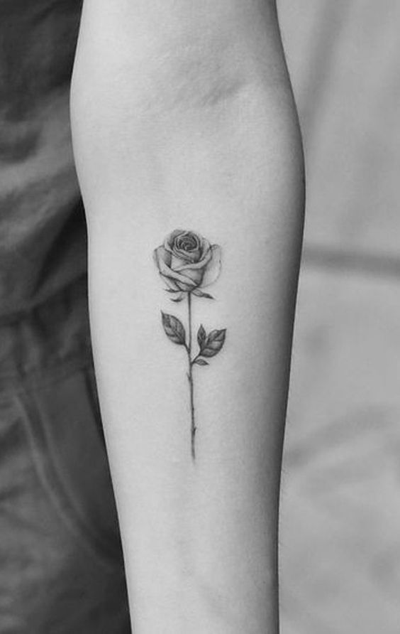 48 top idées de beaux tatouages avec des roses 32