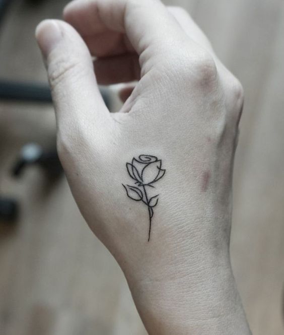 48 top idées de beaux tatouages avec des roses 33