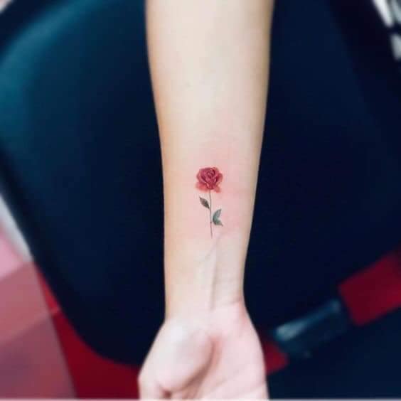 48 top idées de beaux tatouages avec des roses 4