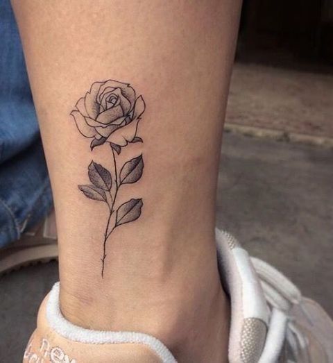 48 top idées de beaux tatouages avec des roses 42