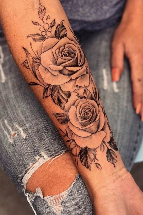 48 top idées de beaux tatouages avec des roses 43