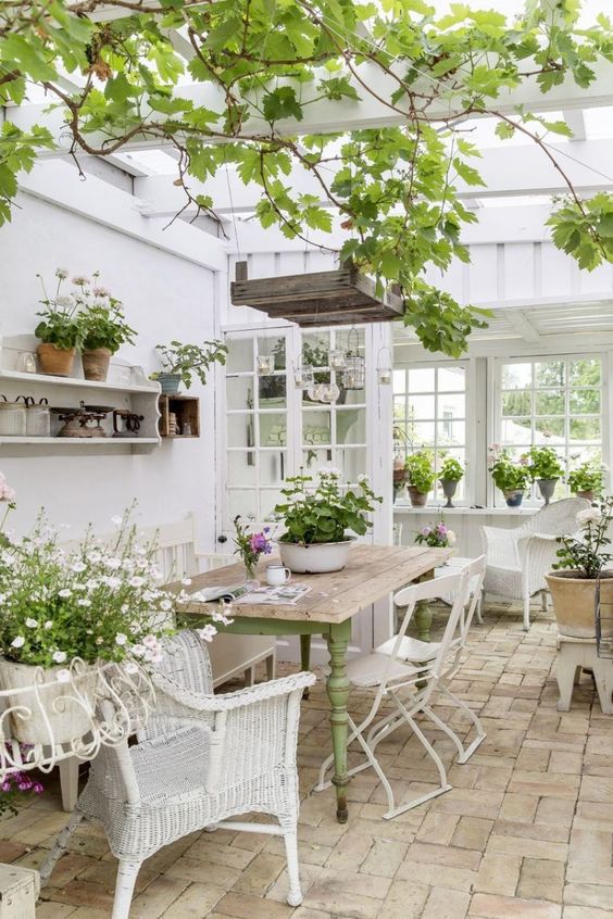 19 belles idées de vérandas pour embellir le jardin 10