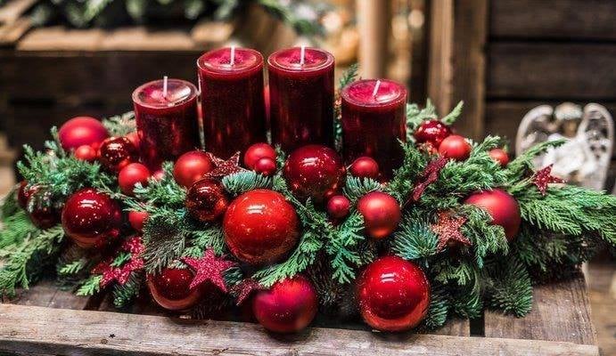 22 idées de belles décorations de table de Noël 17