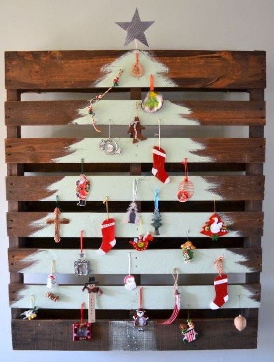 Voici 12 magnifiques décorations de Noël, faites de palettes de bois  récupérées!
