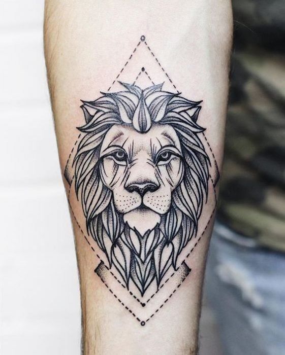 100 top idées de tatouages lion 10