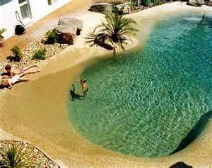 36 conceptions de piscines naturelles pour avoir une plage dans son jardin 14