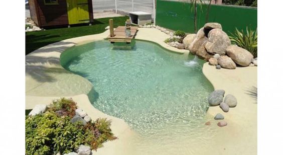 36 conceptions de piscines naturelles pour avoir une plage dans son jardin 18