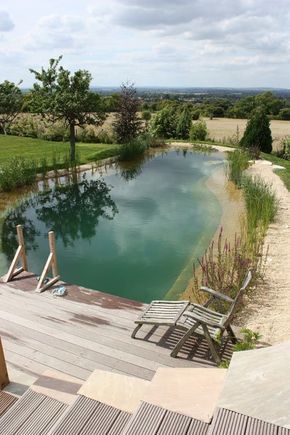36 conceptions de piscines naturelles pour avoir une plage dans son jardin 24