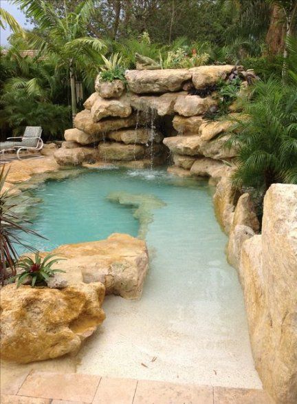 36 conceptions de piscines naturelles pour avoir une plage dans son jardin 25
