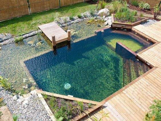 36 conceptions de piscines naturelles pour avoir une plage dans son jardin 35