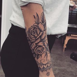 110 top idées de tatouages avant bras pour femme 24
