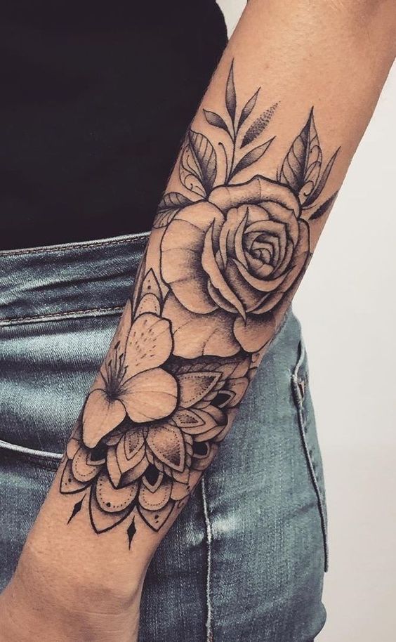 110 top idées de tatouages avant bras pour femme 39