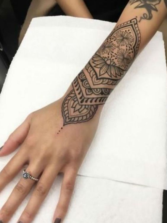 110 top idées de tatouages avant bras pour femme 52