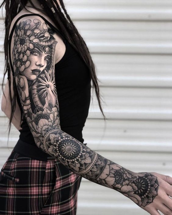 47 belles idées de tatouages bras pour femmes 12