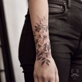47 belles idées de tatouages bras pour femmes 15