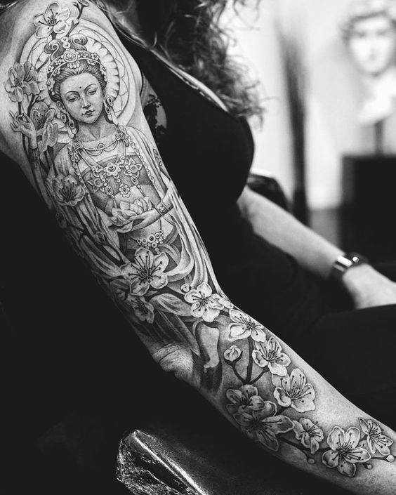 47 belles idées de tatouages bras pour femmes 17