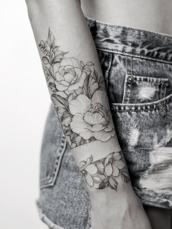 47 belles idées de tatouages bras pour femmes 20