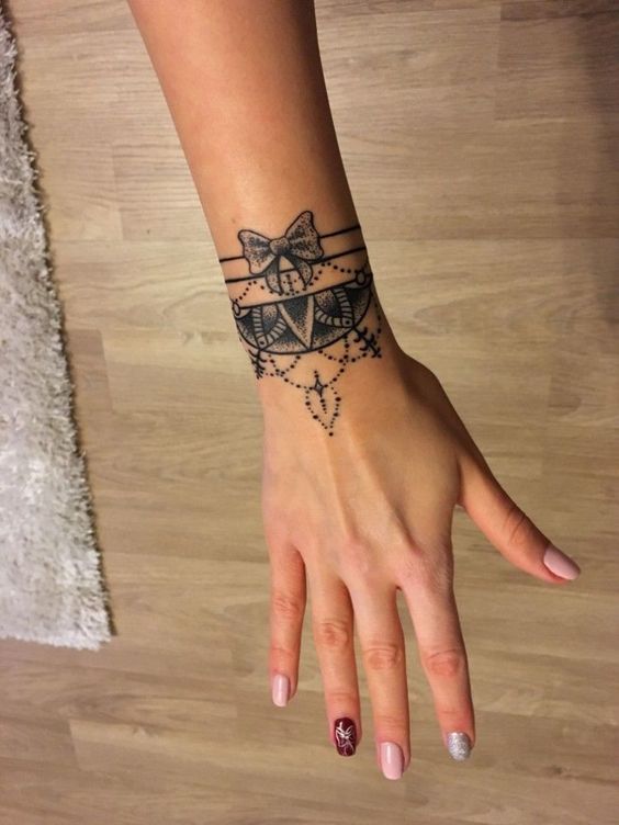 47 belles idées de tatouages bras pour femmes 29