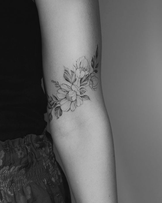 47 belles idées de tatouages bras pour femmes 36