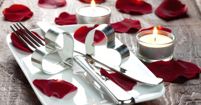 10 idées décoration de table pour un dîner en amoureux | Astuces de filles
