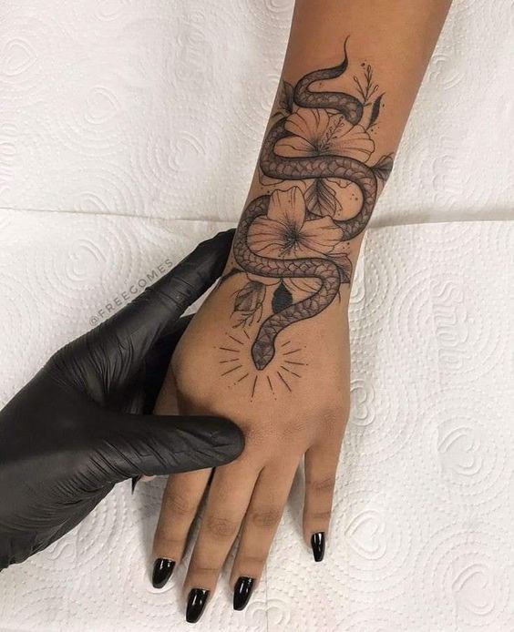 175 top idées de petits tatouages pour femmes 138