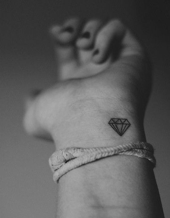 175 top idées de petits tatouages pour femmes 38