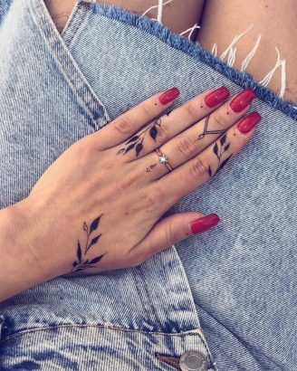 175 top idées de petits tatouages pour femmes 90