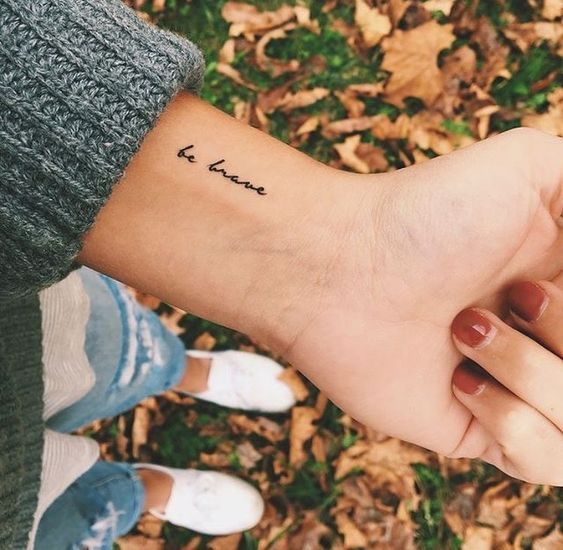 34 idées de premiers petits tatouages minimalistes 13