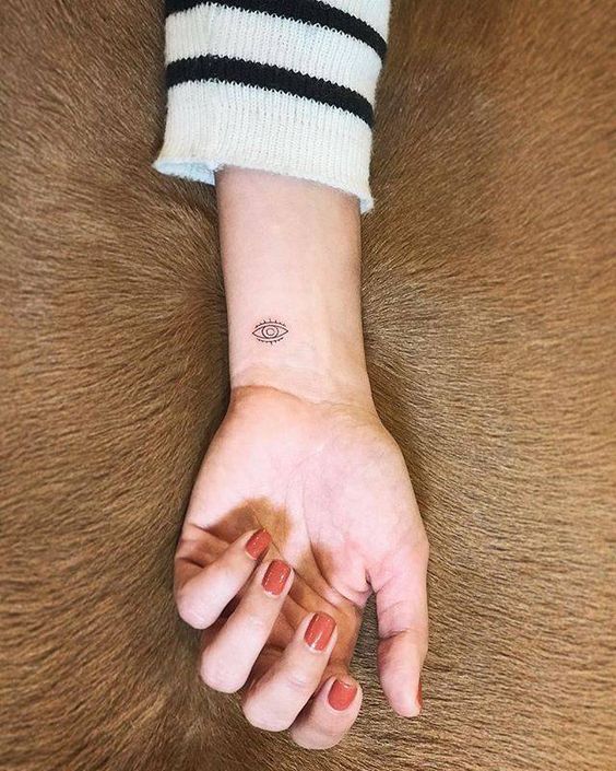 34 idées de premiers petits tatouages minimalistes 30