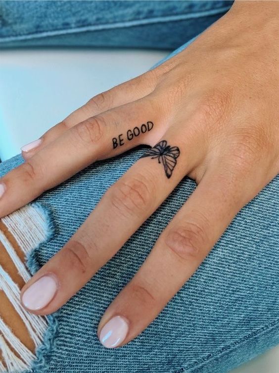 79 petits tatouages discrets et minimalistes qui prouvent que moins c'est plus 20