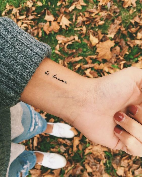 79 petits tatouages discrets et minimalistes qui prouvent que moins c'est plus 21