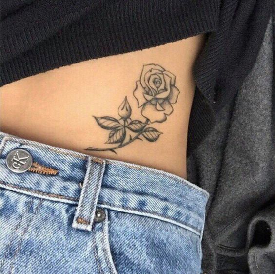 48 top idées de beaux tatouages avec des roses 18