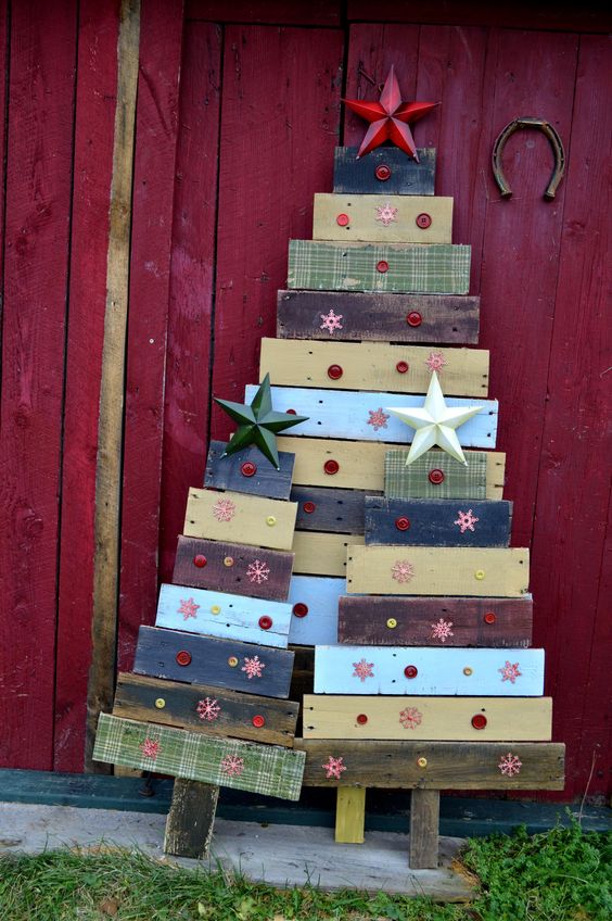 100 top idées de sapins de Noël en bois de palettes 24