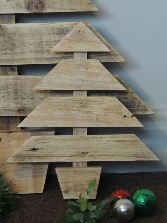 100 top idées de sapins de Noël en bois de palettes 28