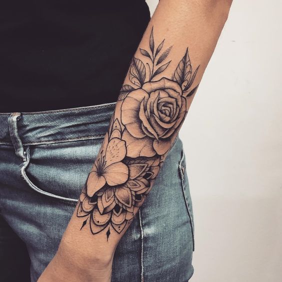 110 top idées de tatouages avant bras pour femme 31