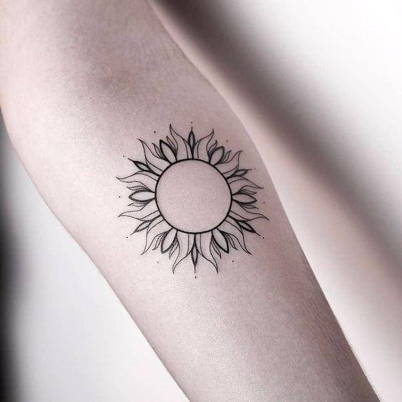 100 top idées de tatouages soleil 45