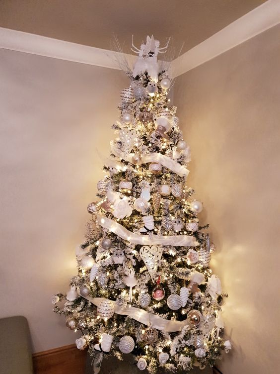 100 idées de décorations de sapin de Noël blancs 29
