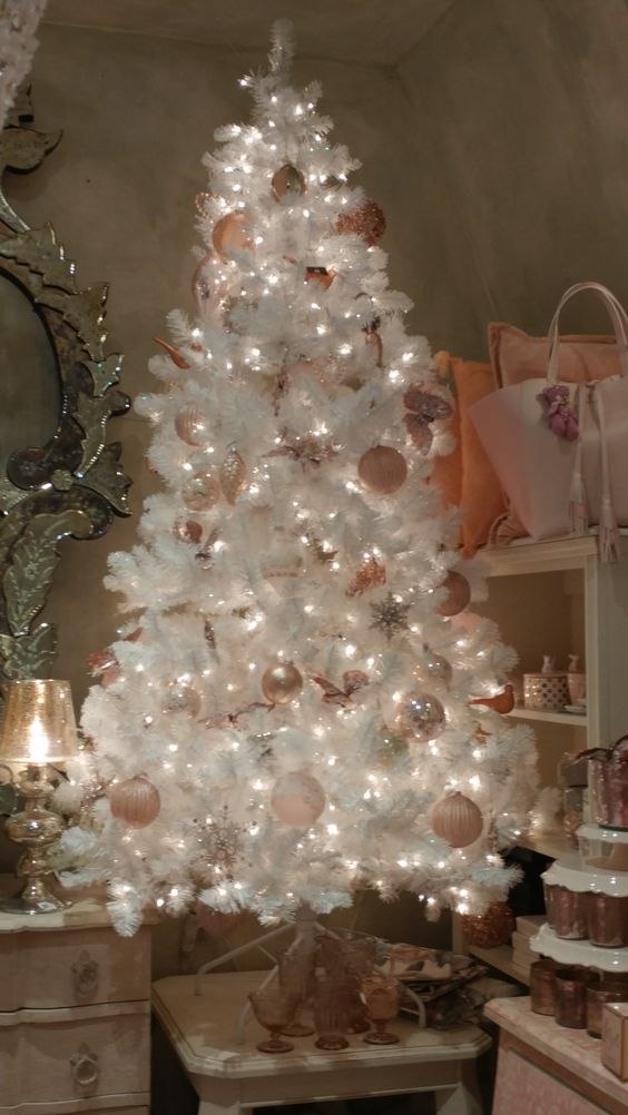 100 idées de décorations de sapin de Noël blancs 46