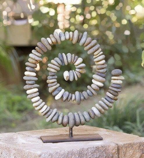 100 top idées à faire avec des galets pour embellir le jardin 18