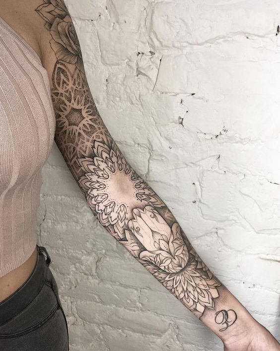 47 belles idées de tatouages bras pour femmes 26