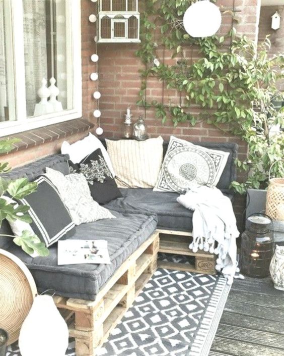 50 top idées pour décorer un balcon avec des palettes 23